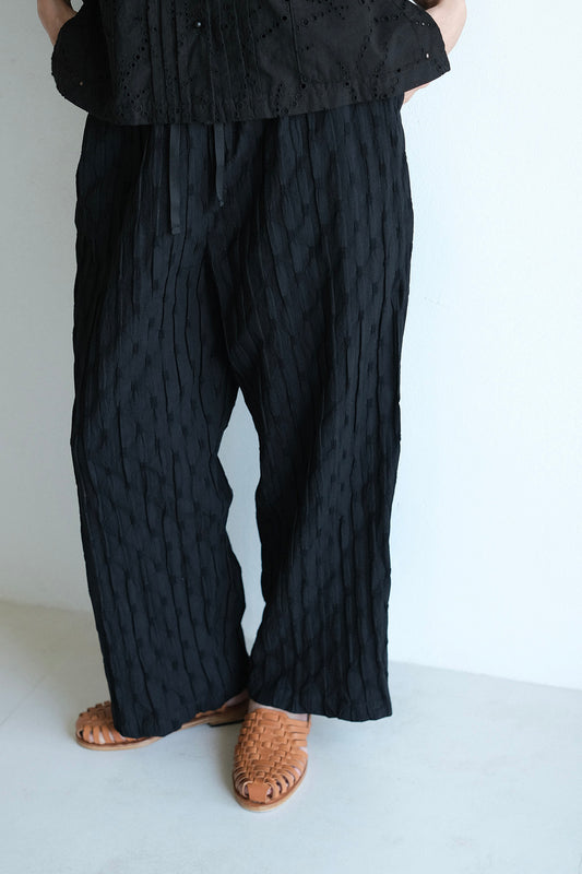 唐新雅 Xinya Tang -抓褶布直筒長褲(黑)