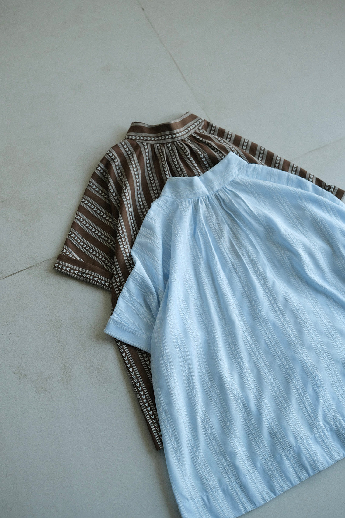 唐新雅 Xinya Tang - 絲巾領連袖上衣(3 colors)