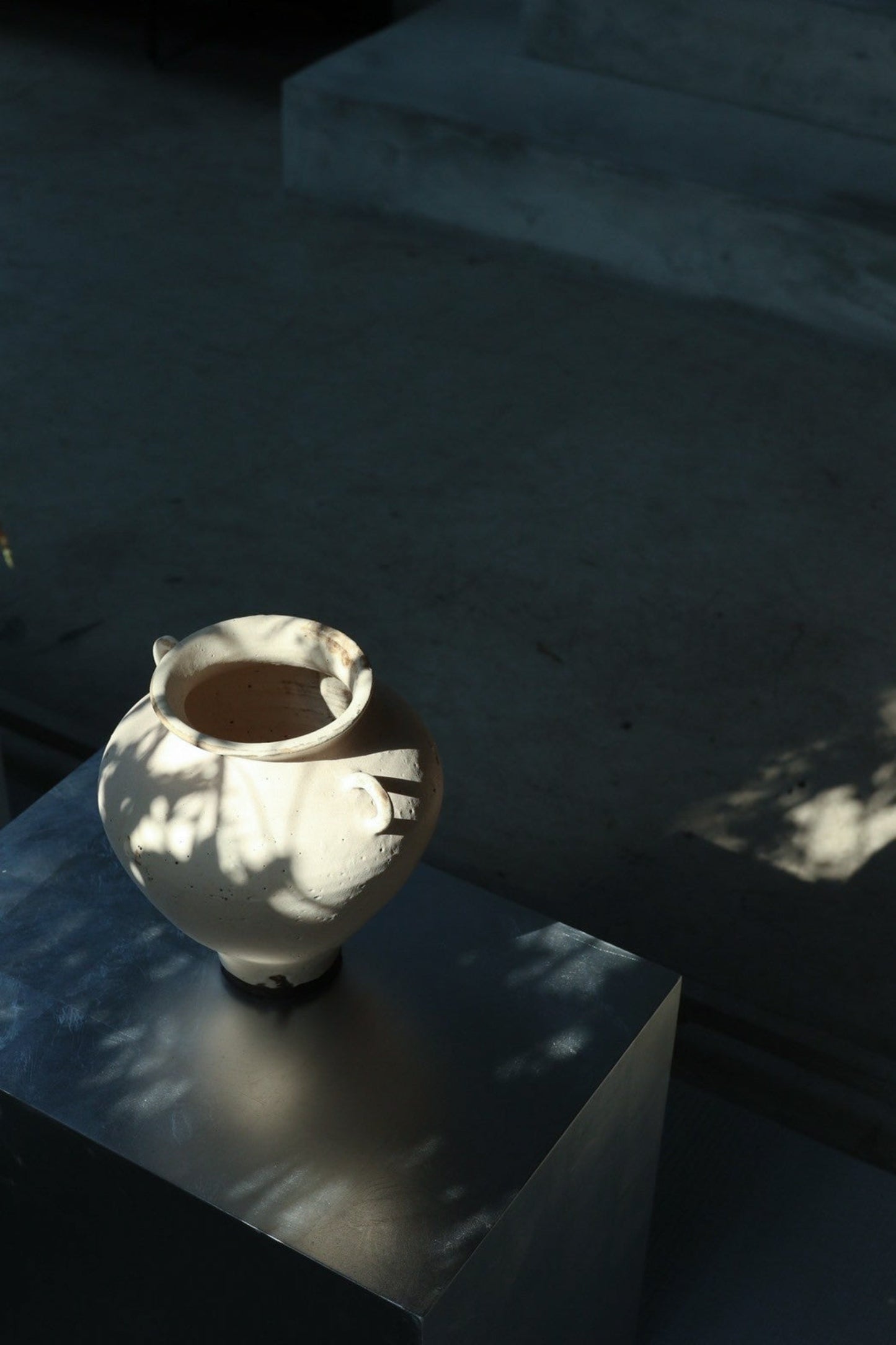 望氣 杏白釉花器(V)