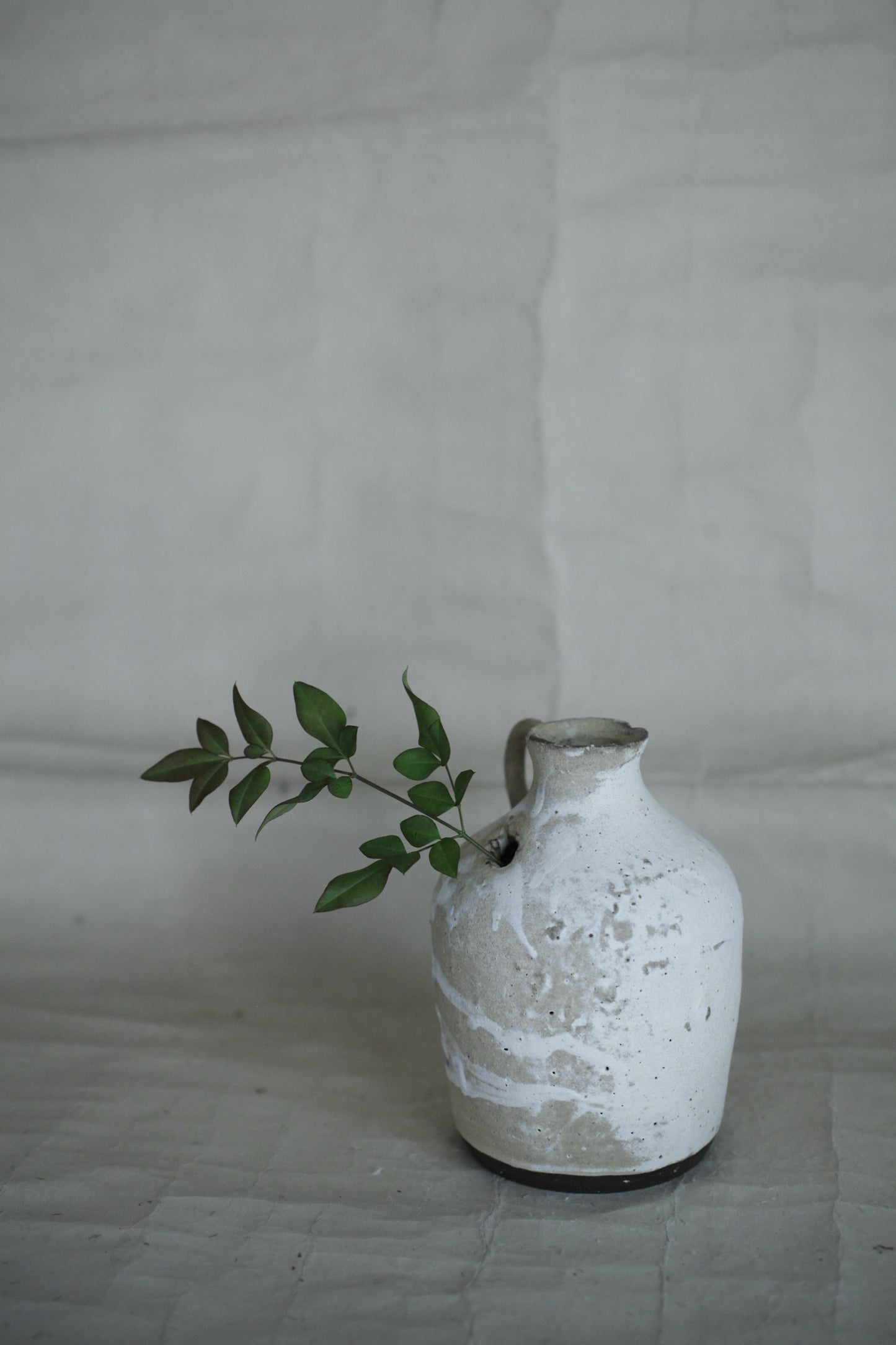 望氣 杏白釉小酒瓶花器(QB_B)