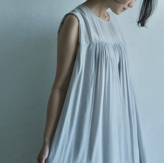 唐新雅 Xinya Tang - 寬肩流動洋裝(月白色)