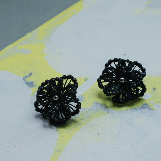 風花 fuuka. 團花耳環(黑)