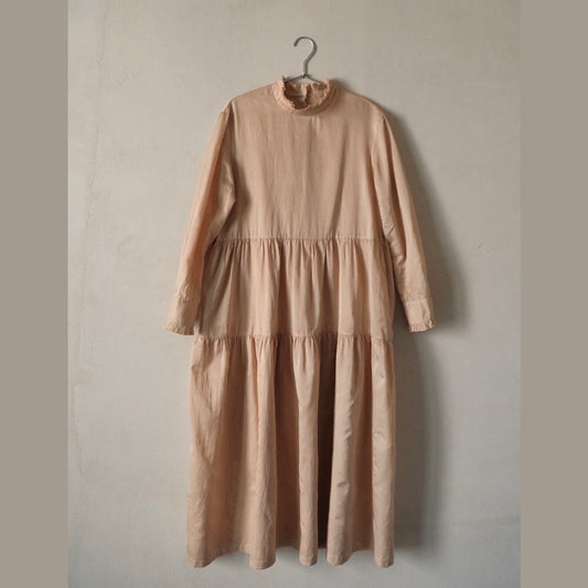 任飢餓-真絲緞薯莨熱染花邊⽴領三節⻑袖連衣裙