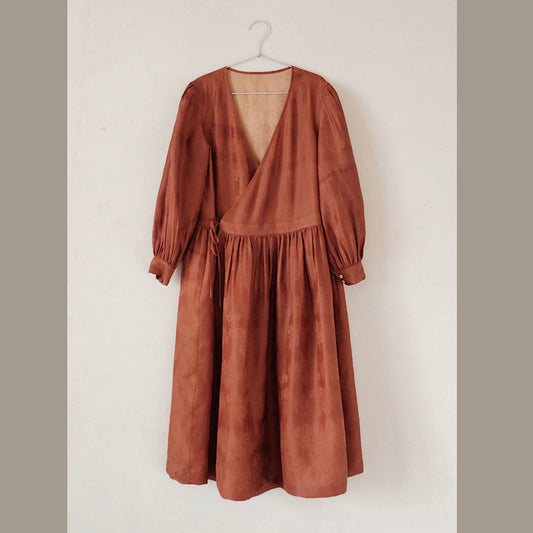 任飢餓-真絲花羅薯莨染交領連衣裙