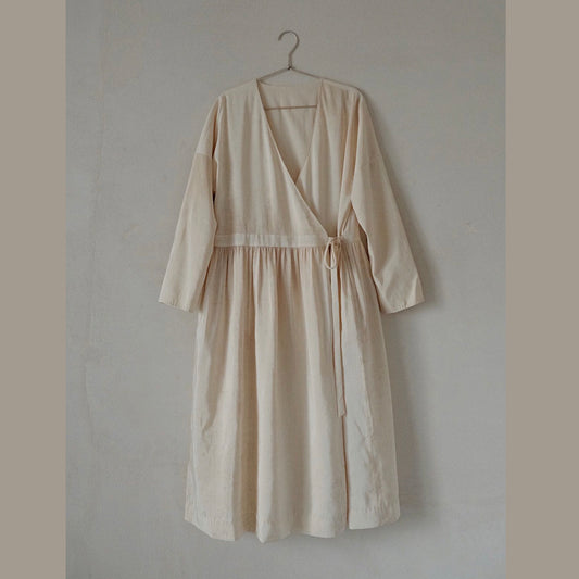 任飢餓-⽶色⾃然漸變真絲古布交領連衣裙