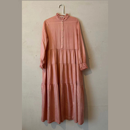 任飢餓-真絲棉茜草染 四節抽皺花邊領連⾐裙