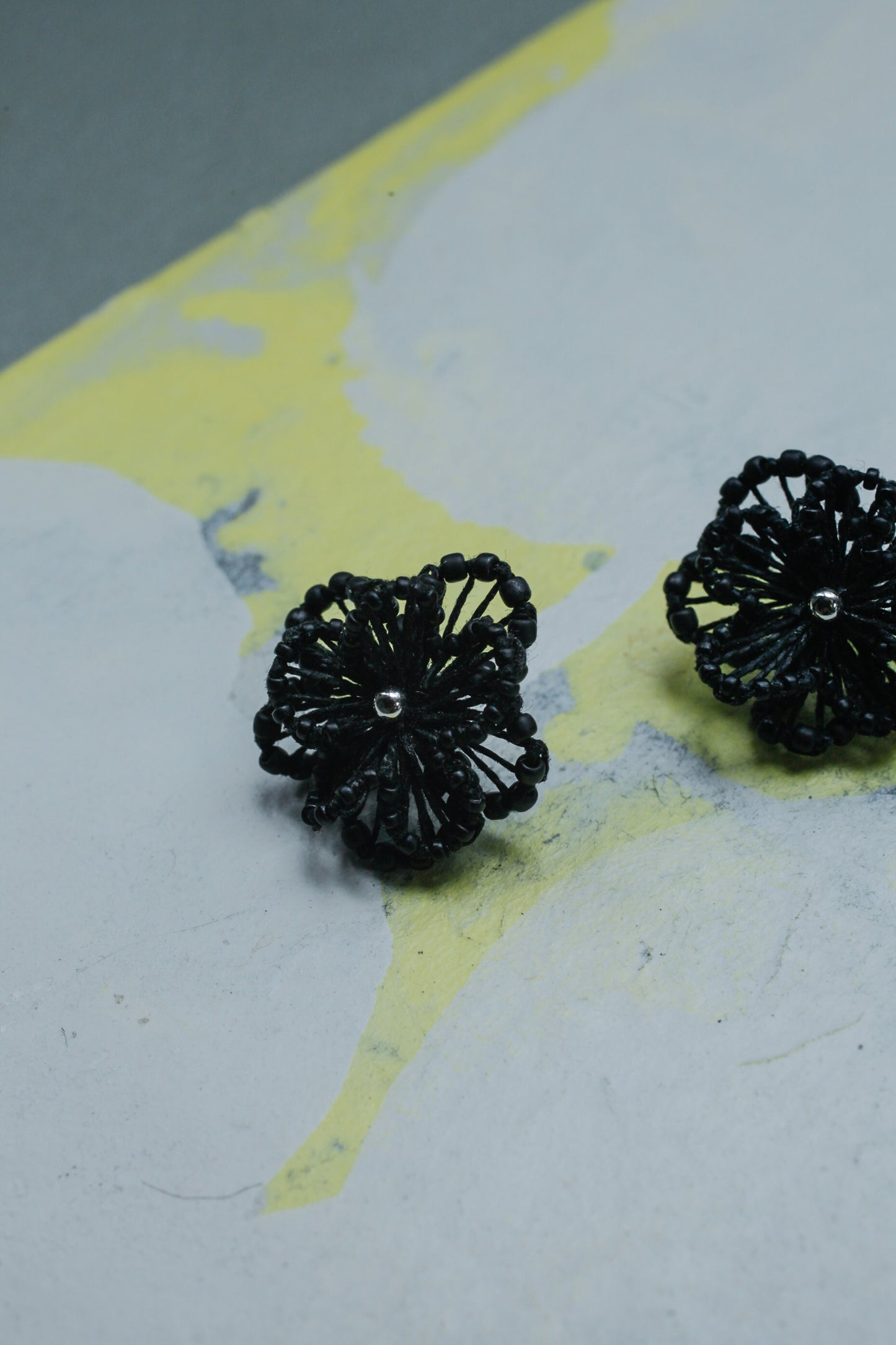 風花 fuuka. 團花耳環(黑)