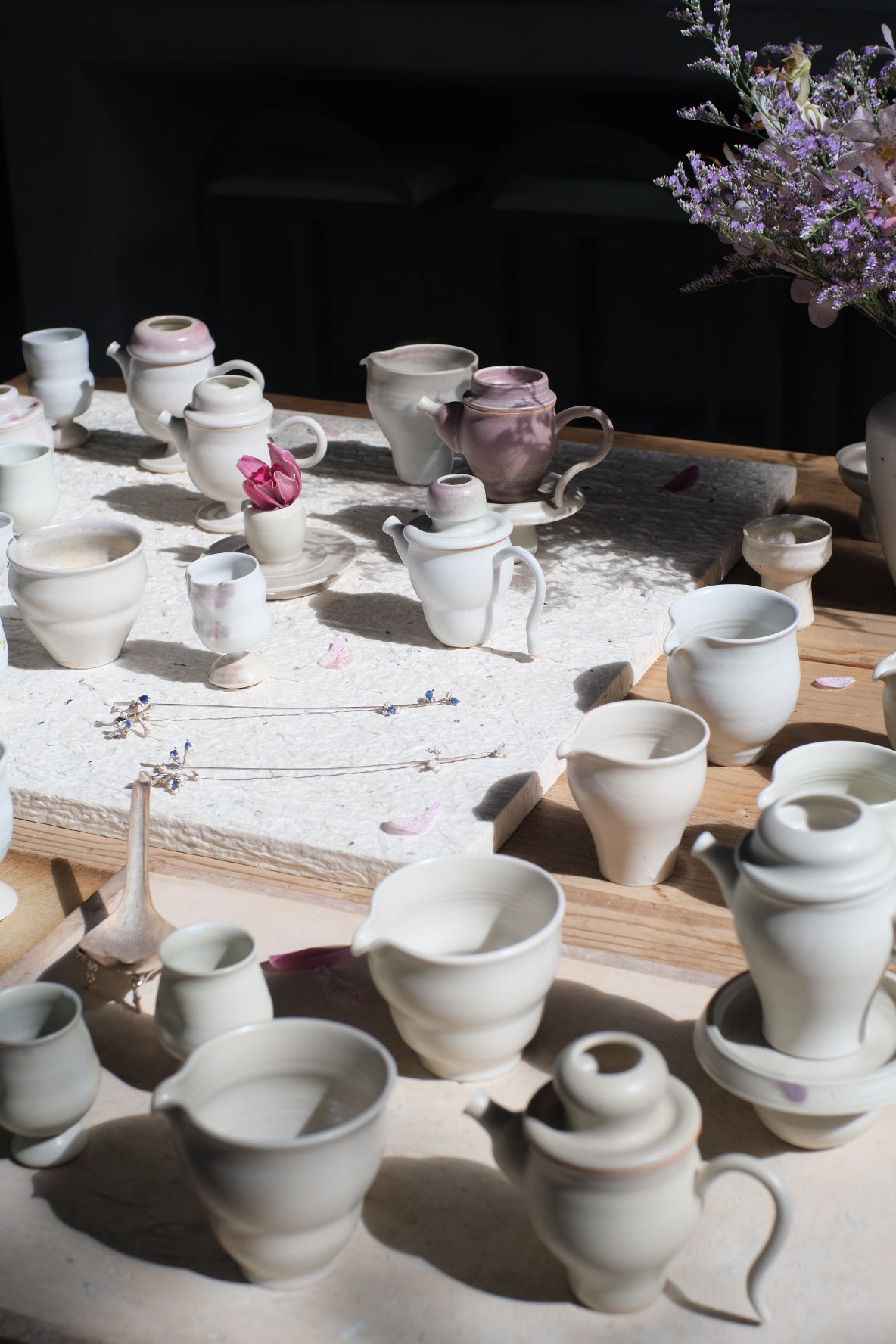 楊育睿 蘭・らん 瓷土高足茶壺(米白) 10