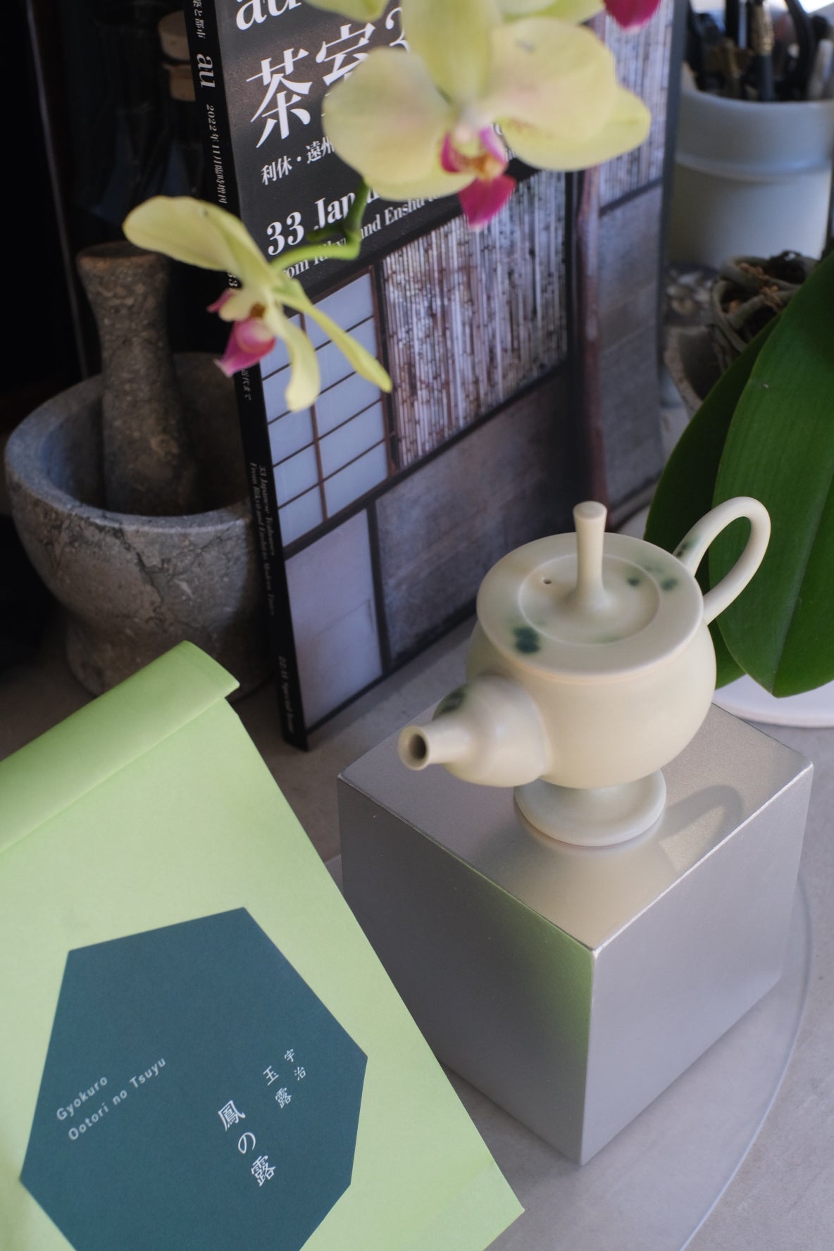 楊育睿 蘭・らん 瓷土高足茶壺(草綠)12