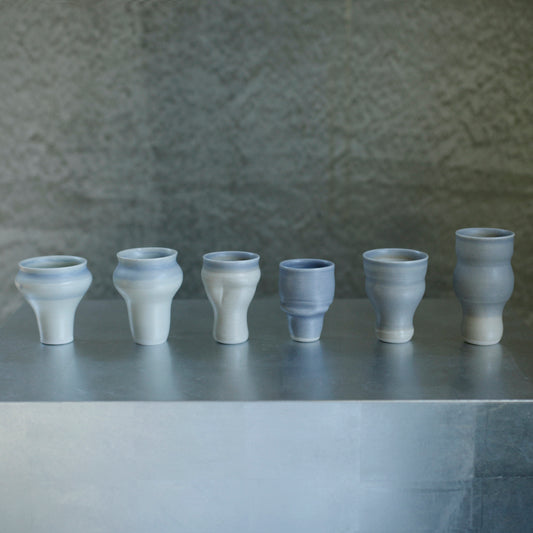 楊育睿 蘭・らん 瓷土唇瓣茶杯(藍) 16-21