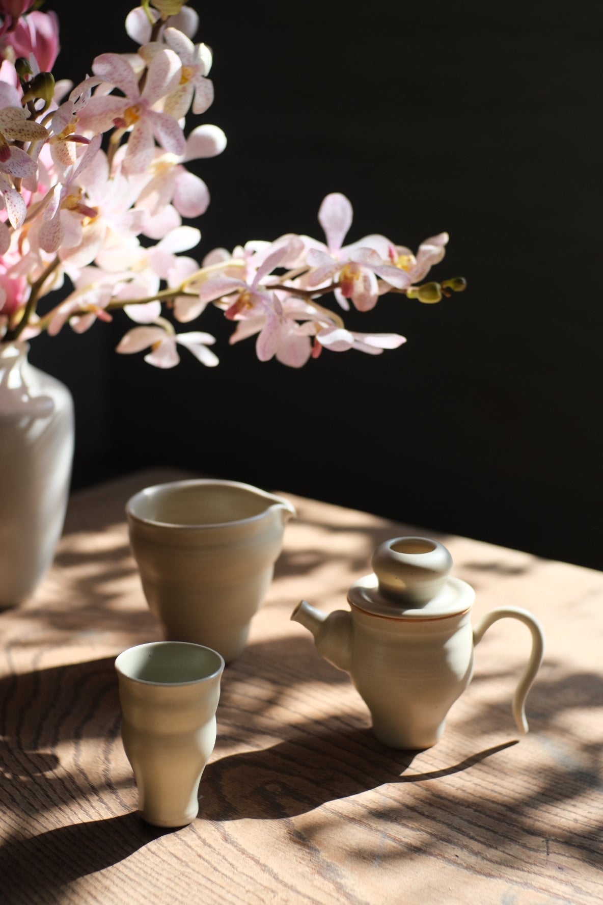 楊育睿 蘭・らん 瓷土唇瓣茶杯(米白) 11-15