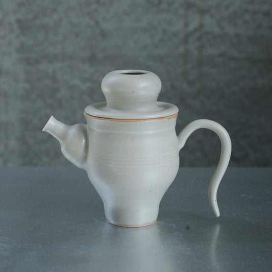 楊育睿 蘭・らん 瓷土茶壺(米白) 06