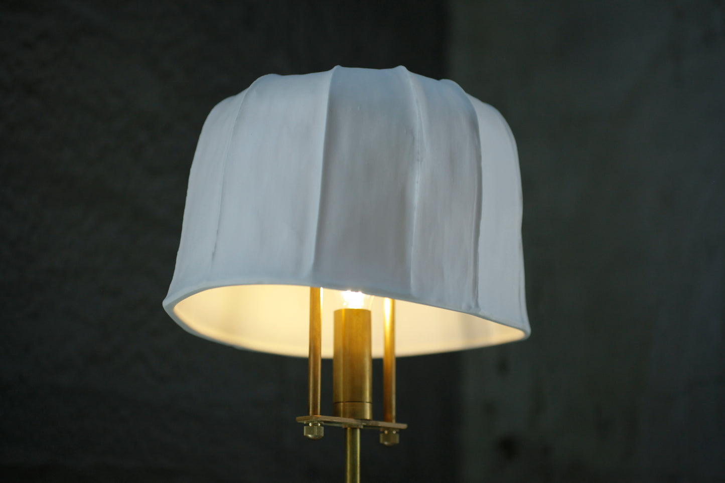 蔡宜芳x伏流物件 骨瓷高款桌燈(白)