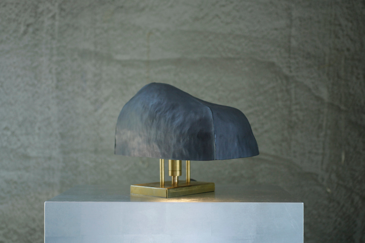 蔡宜芳x伏流物件 骨瓷低款桌燈(黑)