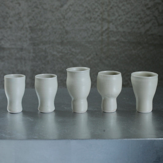 楊育睿 蘭・らん 瓷土唇瓣茶杯(米白) 01-05