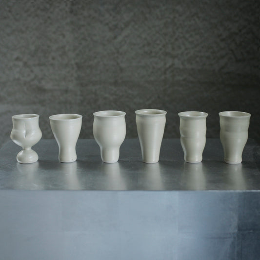 楊育睿 蘭・らん 瓷土唇瓣茶杯(米白) 16-21