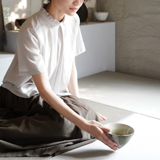 唐新雅 Xinya Tang - 絲質皺摺領上衣(淺灰)