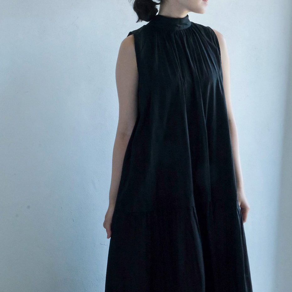 唐新雅 Xinya Tang - 長絲巾領條紋洋裝(黑)