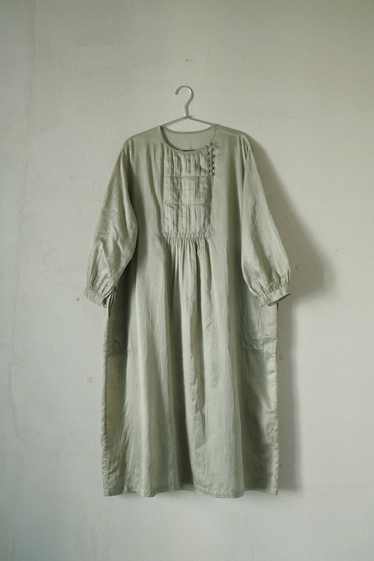 任飢餓-真絲緞植物艾草染風琴褶 法式長袖連衣裙