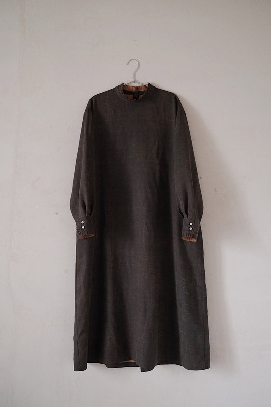 任飢餓-真絲⾹雲紗花邊立領背扣連衣裙