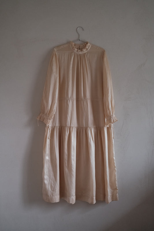 任飢餓-真絲緞普洱茶染 花邊領三節抽繩連衣裙