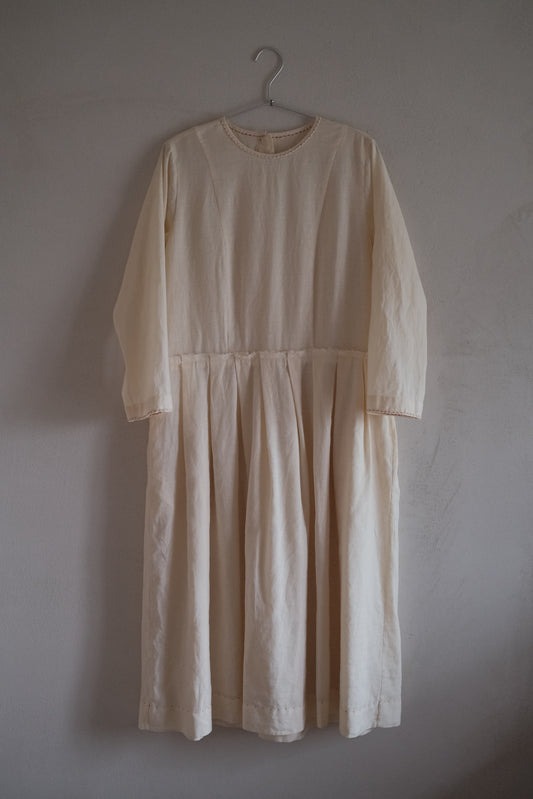 任飢餓-苧麻背扣紅色手縫線九分袖連⾐裙