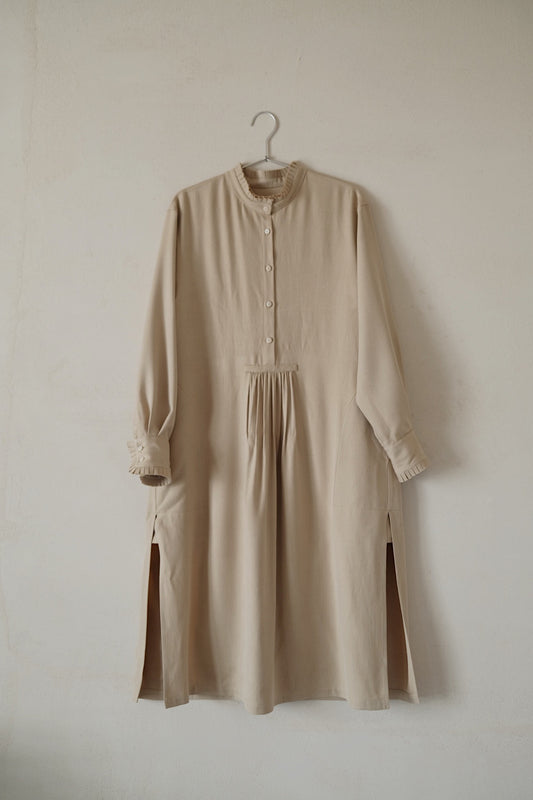 任飢餓-真絲⽺毛花邊領秋款罩衫裙