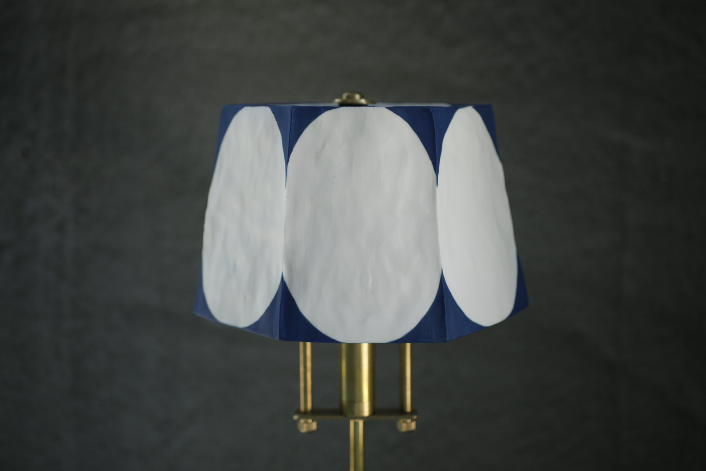 蔡宜芳x伏流物件 骨瓷高款桌燈(白底藍紋)