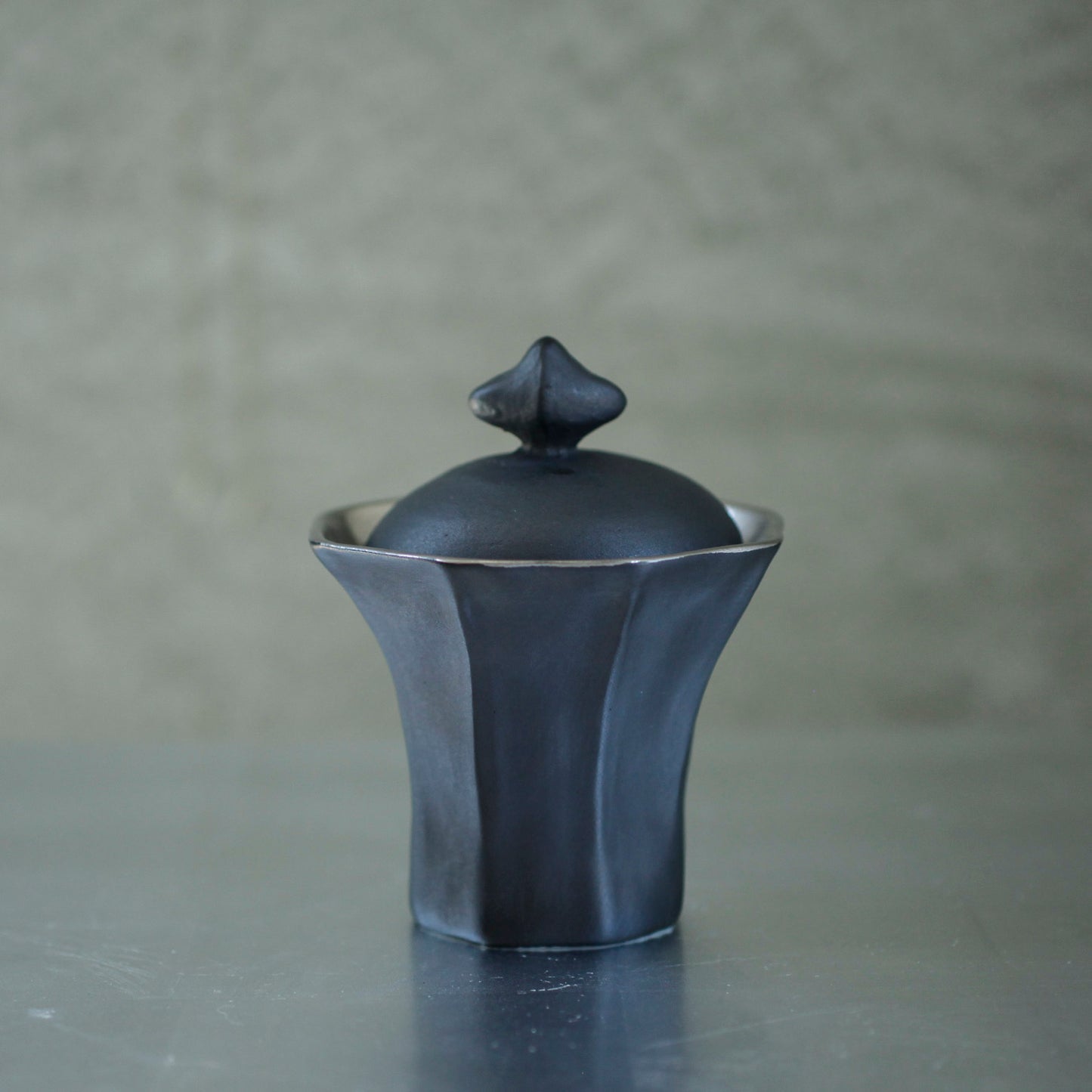 蔡宜芳 瓷土蓋碗(黑)