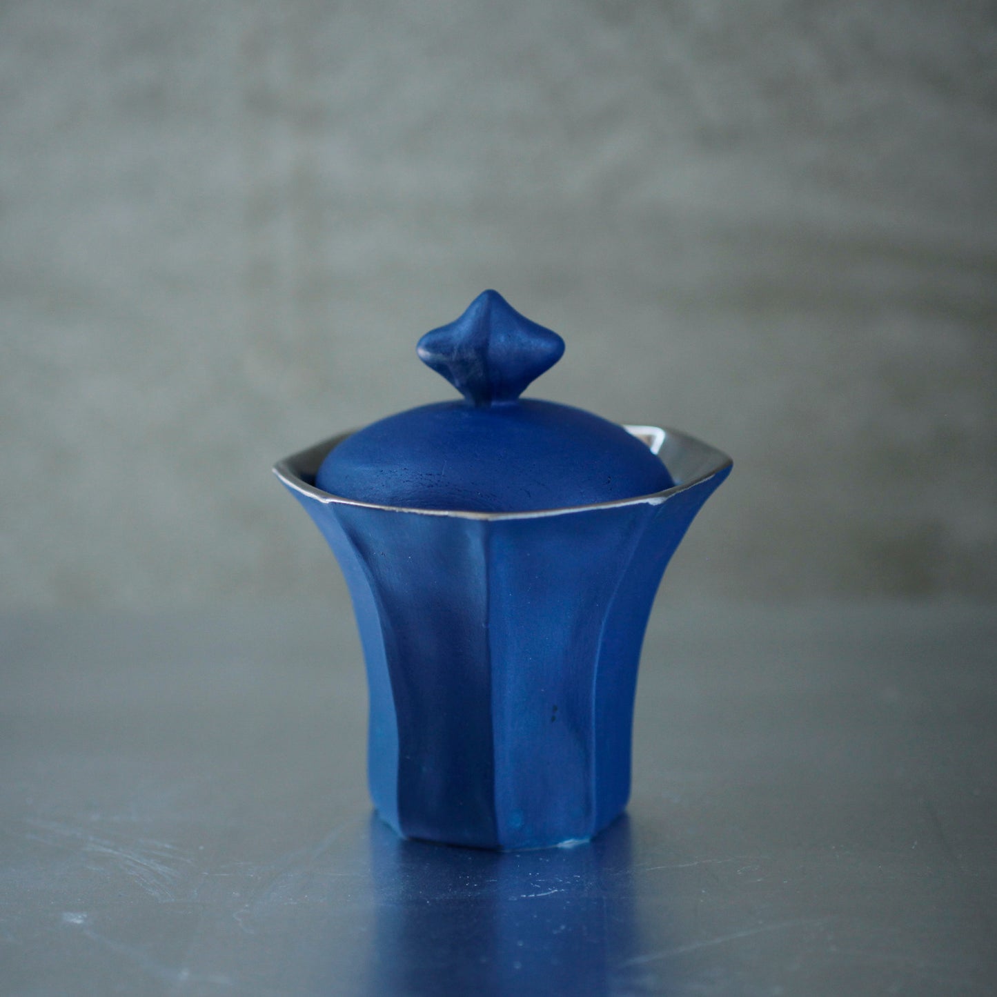 蔡宜芳 瓷土蓋碗(藍)