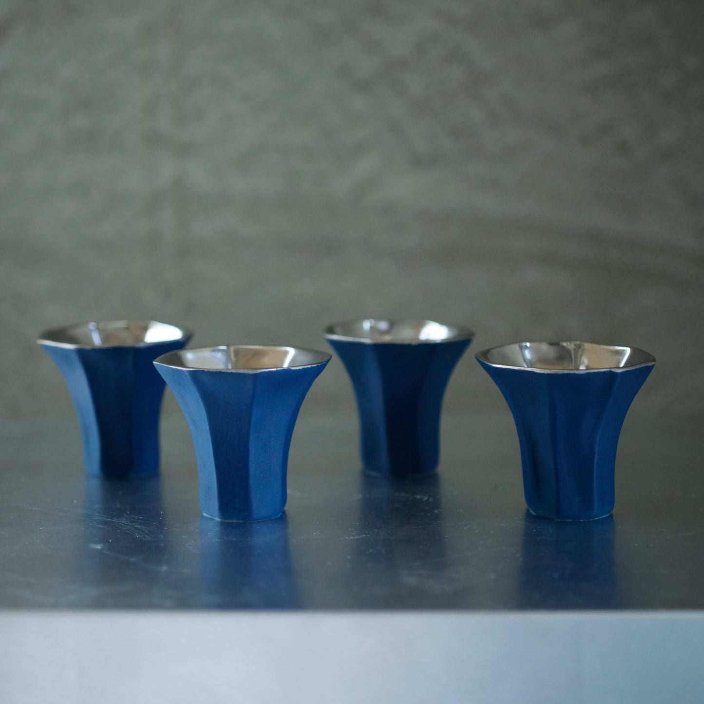 蔡宜芳 瓷土茶杯(藍銀)